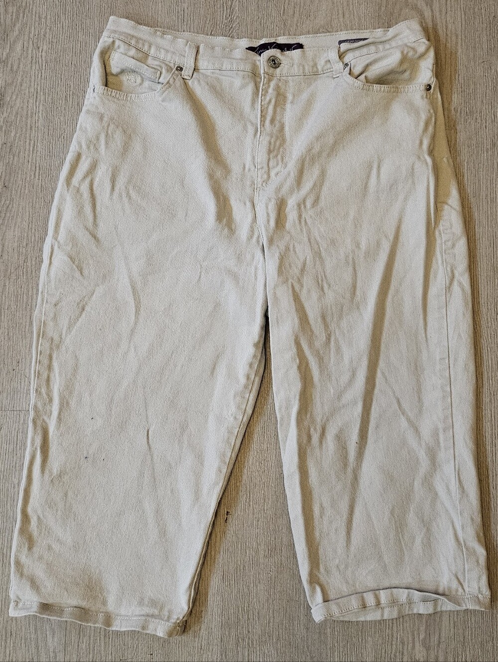 14- Gloria Vanderbilt- Classic Light Cream Capris